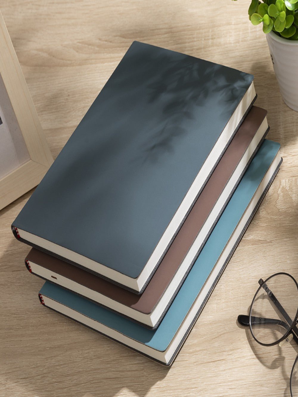 Caderno de couro macio A5 com 120 páginas internas, capa à prova. - Shopp Brasil